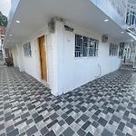 Casa de lujo en barrio popular