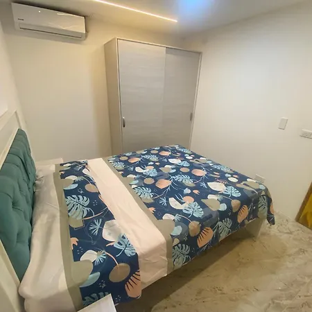 Casa De Lujo En Barrio Popular Apartamento