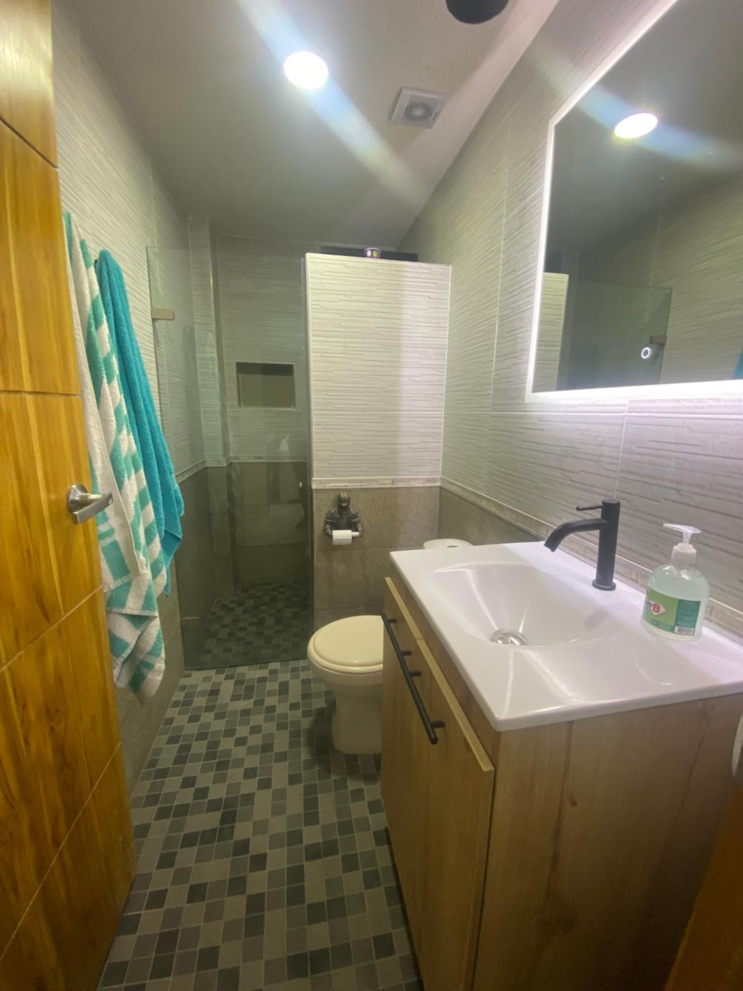 Casa De Lujo En Barrio Popular