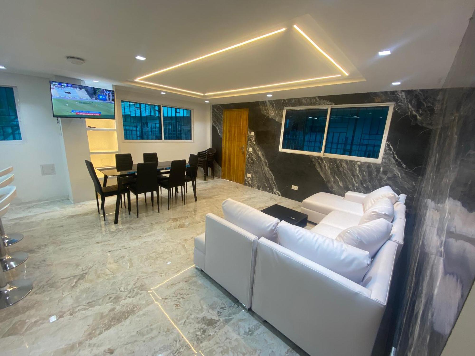 Casa De Lujo En Barrio Popular *