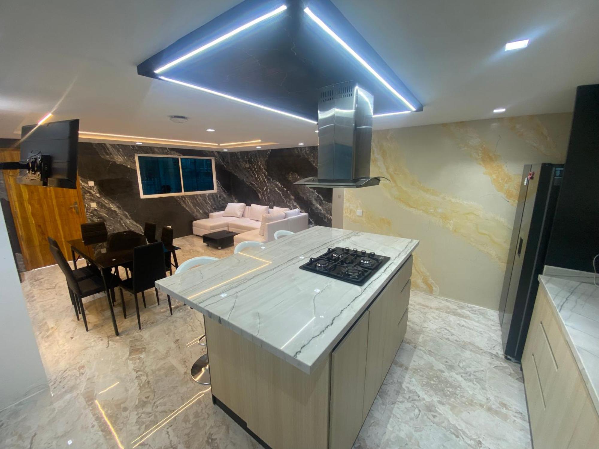 Casa De Lujo En Barrio Popular