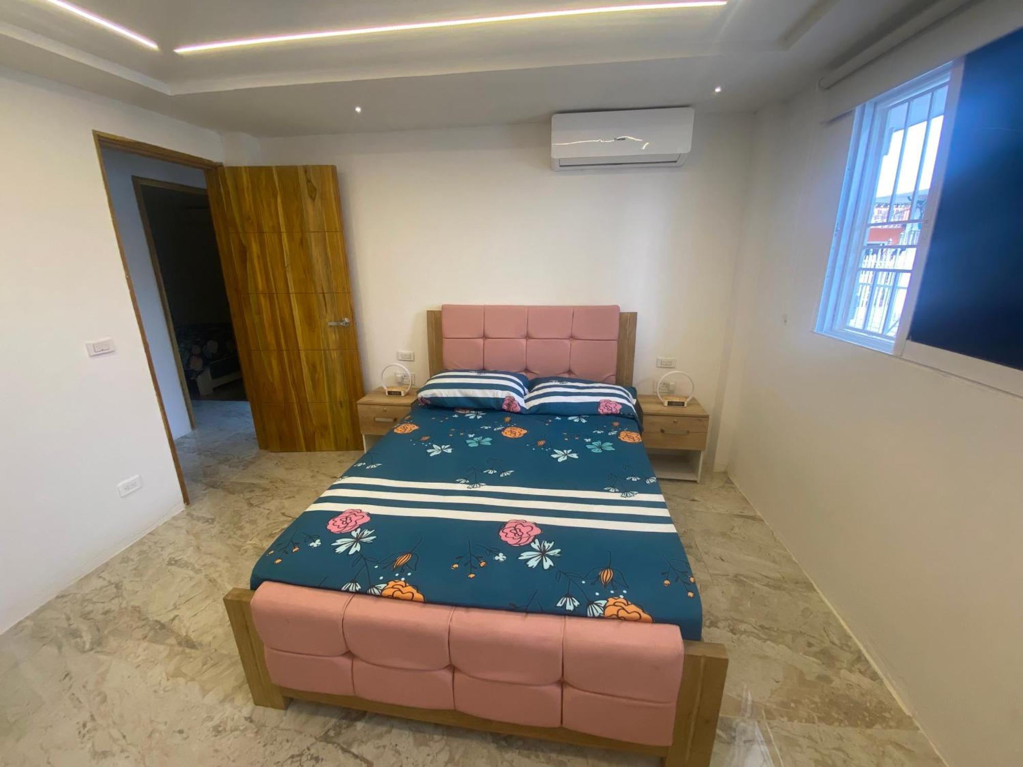 Casa De Lujo En Barrio Popular *