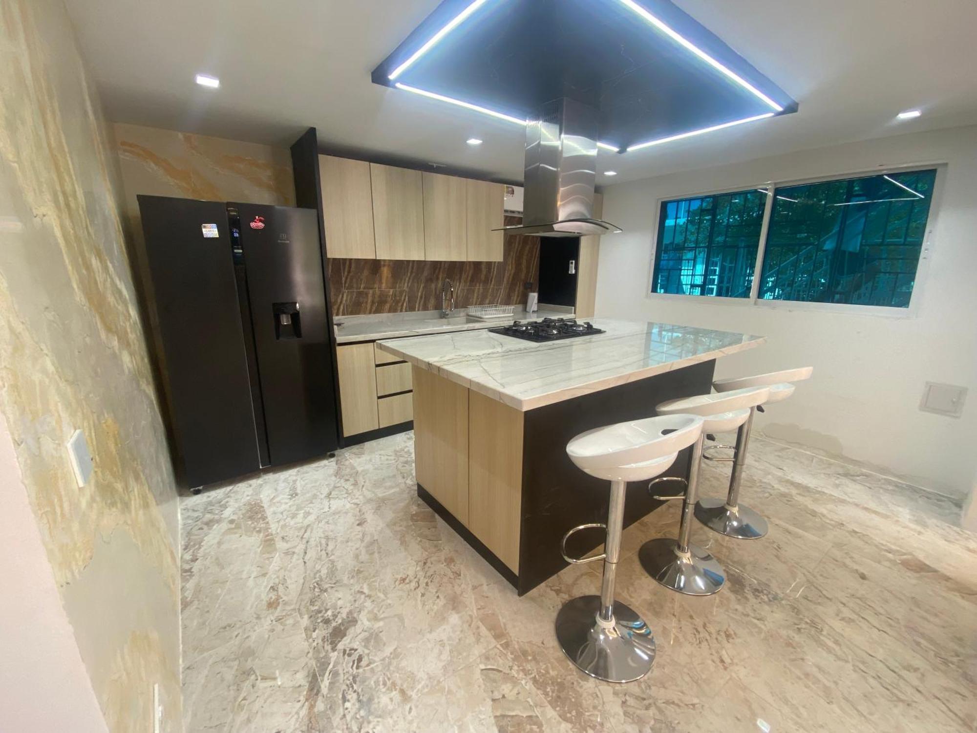 Casa De Lujo En Barrio Popular *